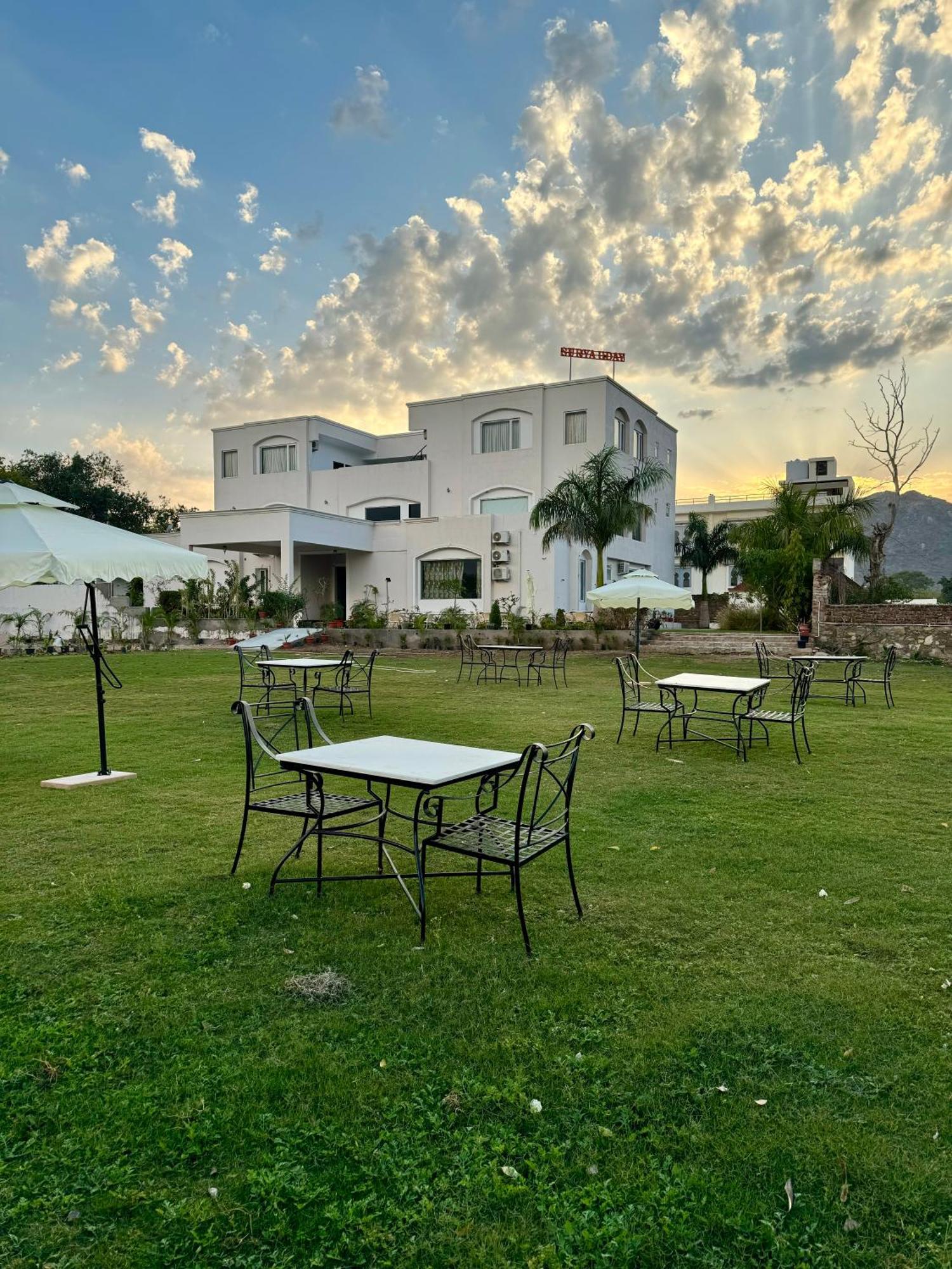 Surya Uday Villa Udaipur Exterior foto